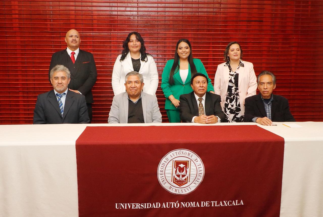 Egresa UATx a especialistas en cuencas hidrográficas